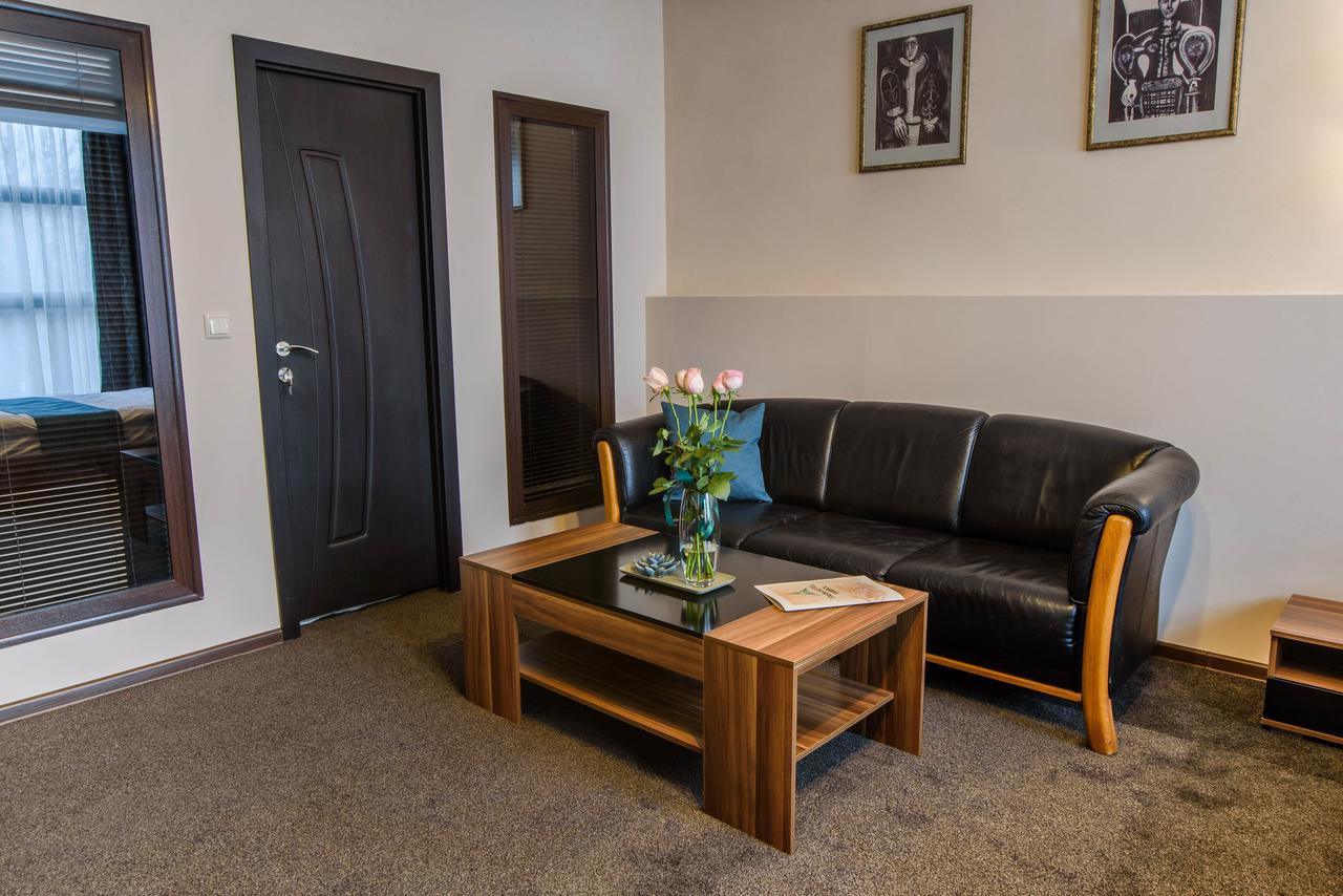 Park-Hotel Yambol Eksteriør bilde