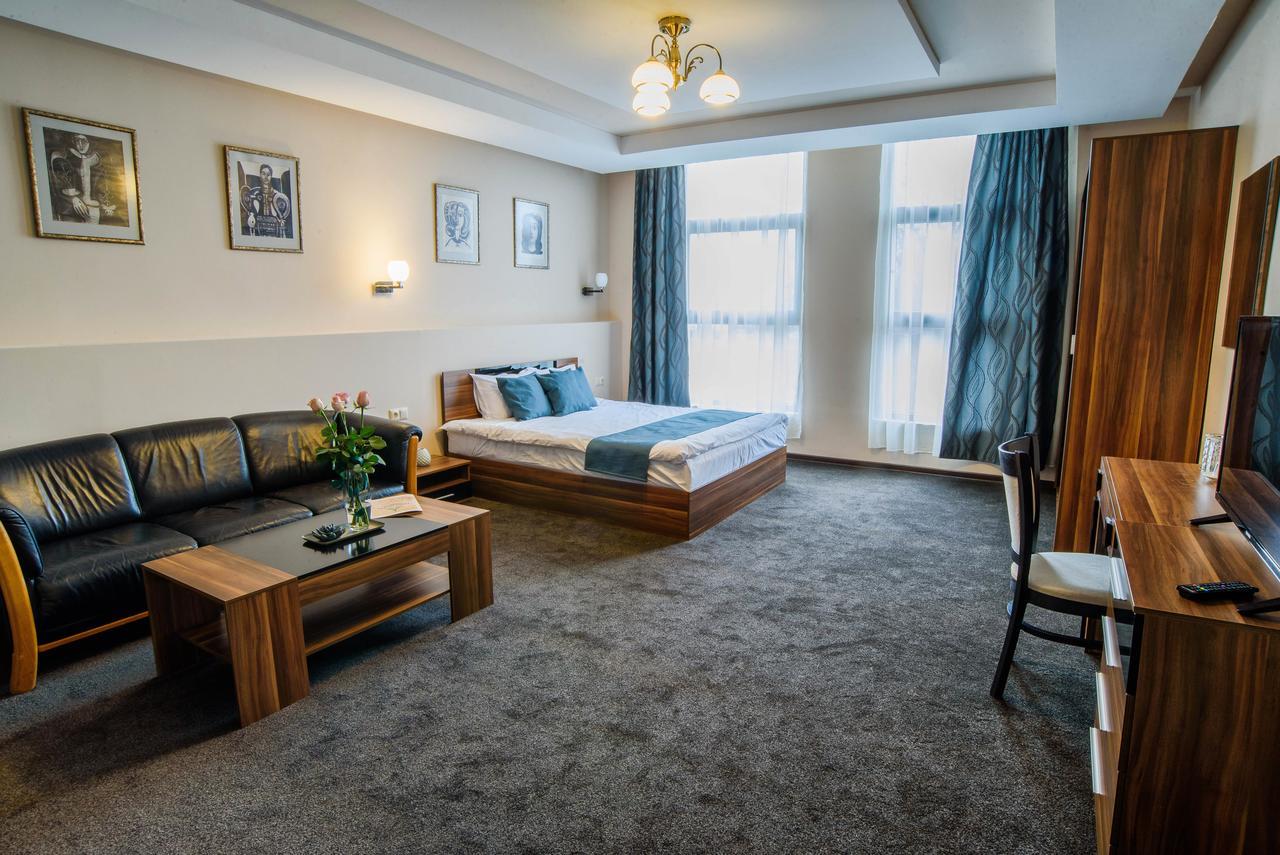 Park-Hotel Yambol Eksteriør bilde